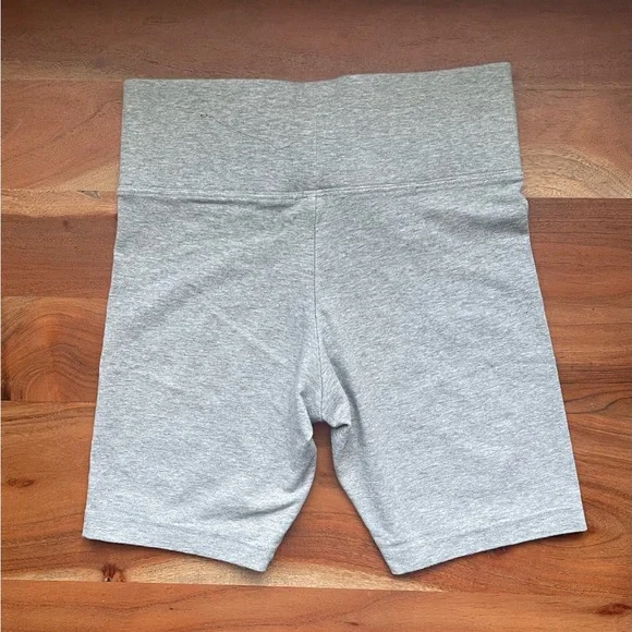 Nike Women’s Bike Shorts - Picture 2 of 5